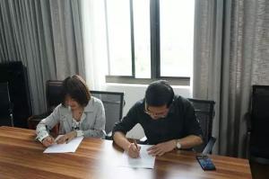 推進(jìn)幫帶結(jié)對(duì)建設(shè)，搭建成長(zhǎng)成才大舞臺(tái) ——房總集團(tuán)導(dǎo)師傳幫帶簽訂