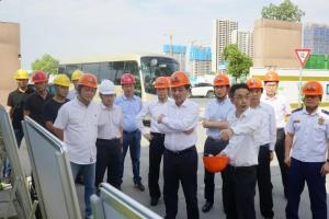 市委常委、常務(wù)副市長(zhǎng)楊六順一行調(diào)研公司壟上花苑項(xiàng)目施工安全情況